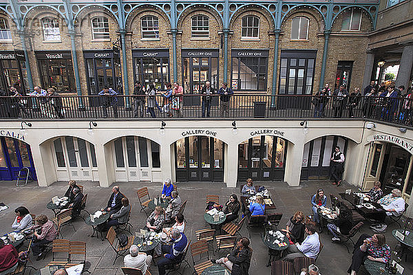 Großbritannien,  England,  London,  Covent Garden Market,  Menschen,  Menschenmenge,  Restaurant