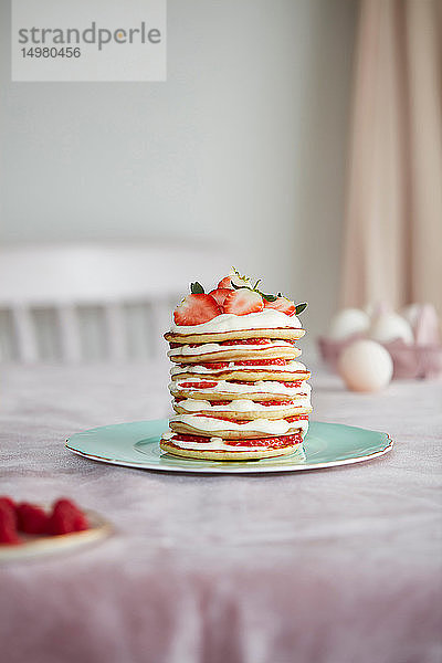 Erdbeer-Pfannkuchen-Stapel