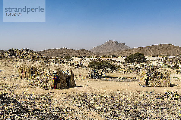 Traditionelle Tuareg-Wohnungen bei Tamanrasset,  Algerien,  Nordafrika,  Afrika