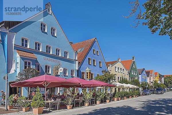 Stadthotel und bunte Fassaden,  Lange Zeile,  Erding,  Oberbayern,  Bayern,  Deutschland,  Europa