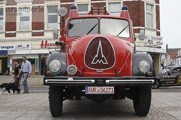Altes Feuerwehrauto,  Magirus Deutz,  Feuerwehrausstellung,  Aurich,  Ostfriesland,  Niedersachsen,  Deutschland,  Europa