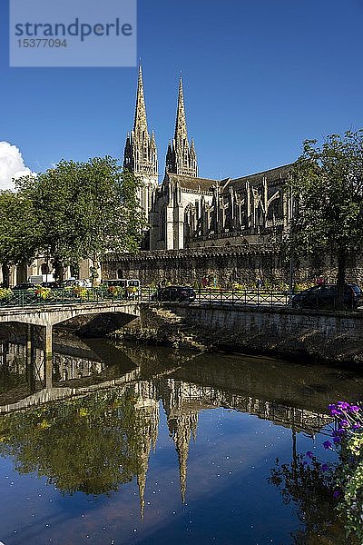 Saint-Corentin Kathedrale von Quimper und Fluss Odet,  Departement Finistere,  Bretagne,  Frankreich,  Europa