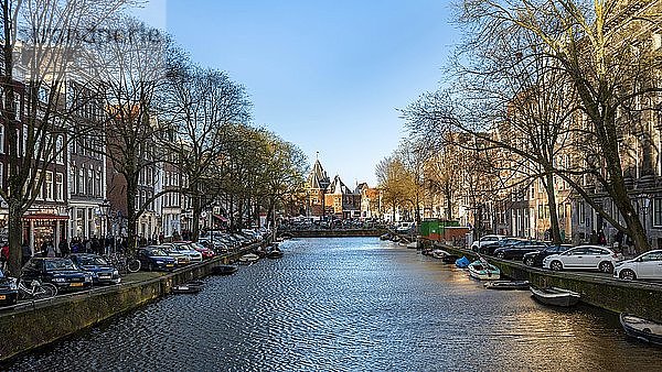 Ansicht von De Waag,  Gracht Kloveniersburgwal,  Amsterdam,  Nordholland,  Niederlande
