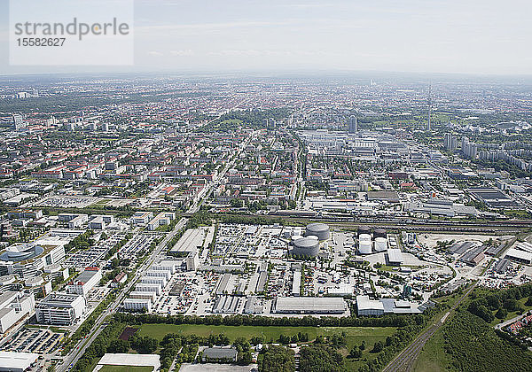 Deutschland,  München,  Ansicht einer Industrieanlage