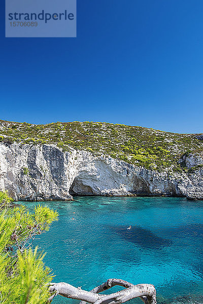 Schöner Strand und Menschen beim Schnorcheln,  Insel Zakinthos,  Ionische Inseln,  Griechische Inseln,  Griechenland,  Europa