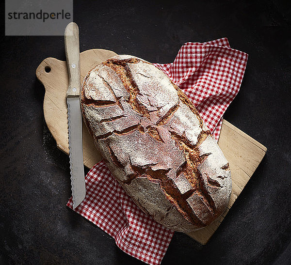 Draufsicht auf frisch gebackenes Brot