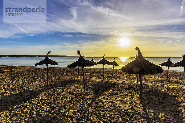 Spanien,  Mallorca,  El Arenal,  Strand bei Sonnenaufgang