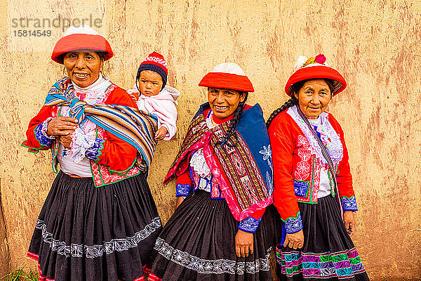 Quechua-Frauen der Accha Huata-Gemeinschaft,  Heiliges Tal,  Peru,  Südamerika