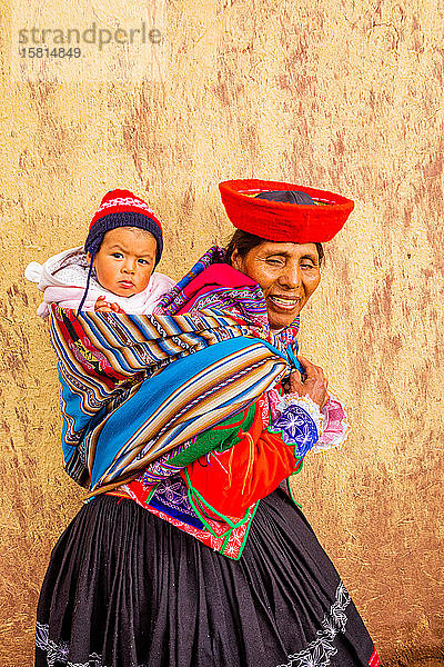 Quechua-Frauen der Gemeinschaft Accha Huata,  Heiliges Tal,  Peru,  Südamerika