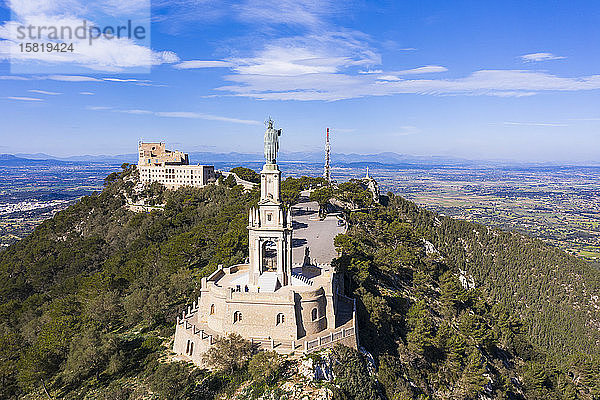 Spanien,  Balearen,  Felanitx,  Drohnenansicht des Jesus Christus-Denkmals im Heiligtum von Sant Salvador