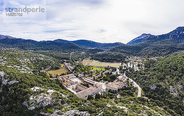 Spanien,  Balearen,  Escorca,  Drohnenansicht des Klosters Santuari de Lluc