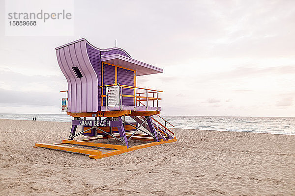 Rettungsschwimmerhütte im Art-Déco-Stil in Miami Beach,  Miami,  Florida,  USA