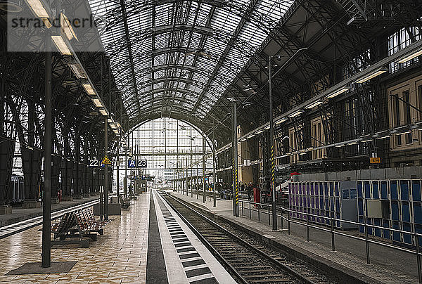 Deutschland,  Hessen,  Frankfurt,  Bahnhof Innen
