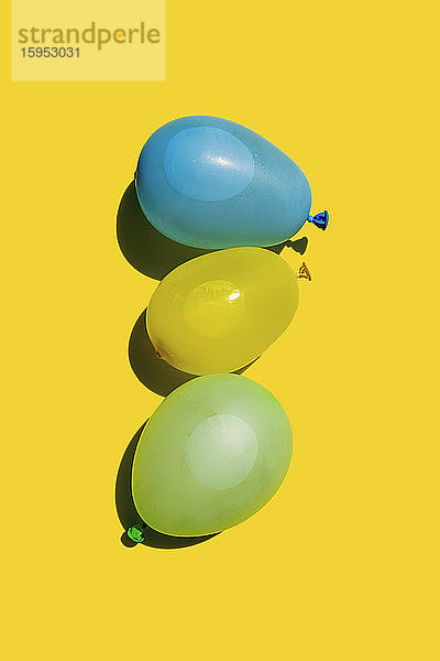 Studioaufnahme von drei Wasserballons