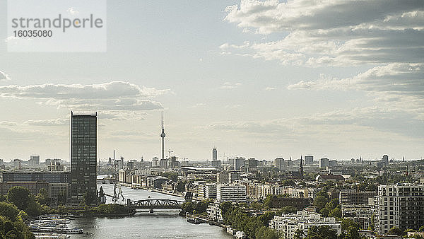 Sonniger Panoramablick Berliner Stadtbild,  Deutschland