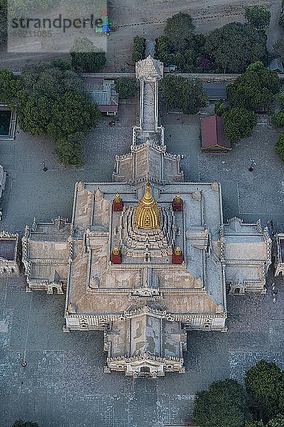 Myanmar,  Mandalay-Region,  Bagan,  Luftaufnahme des Ananda-Tempels