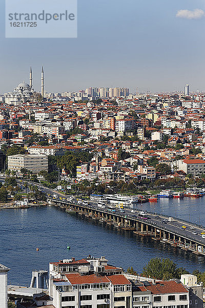Türkei,  Istanbul,  Blick vom Galata-Turm und Fatih-Moschee im Hintergrund