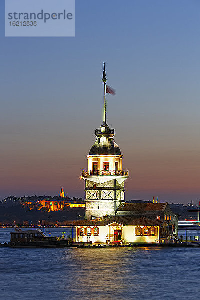 Türkei,  Istanbul,  Blick auf den Jungfernturm und den Topkapi-Palast im Hintergrund