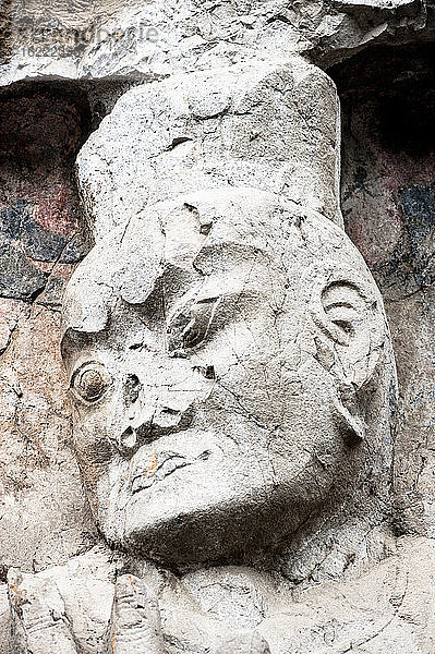 Kopf der Bouddha-Statue in den Longmen-Höhlen,  Luoyang,  Henan,  China