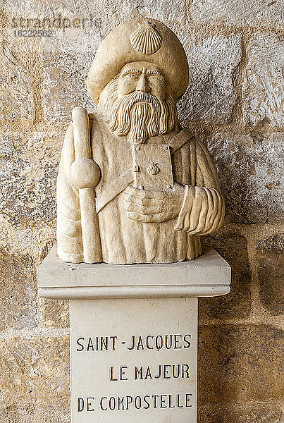 Frankreich,  Charente Maritime,  Pons,  Steinstatue des Heiligen Jakobus des Großen von Compostela,  Hopital Neuf (12. Jh.) (Relais und Hospiz für die Pelgrims von Compostela)
