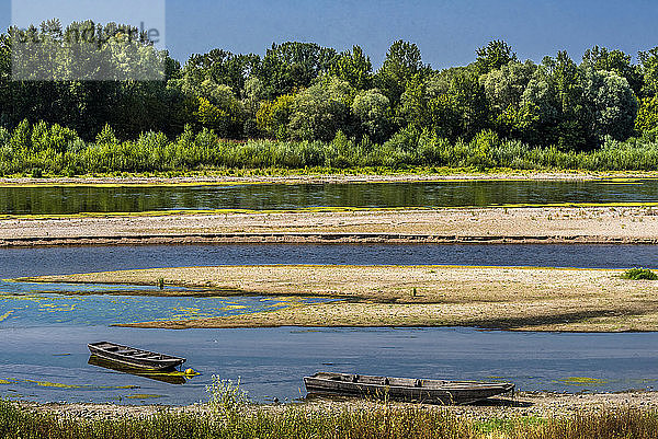 Frankreich,  Touraine,  Center-Val de Loire,  Loir-et-Cher,  Boote und Sandbänke auf der Loire bei Chaumont-sur-Loire