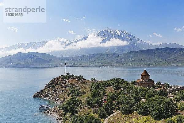 Türkei,  Insel Akdamar,  Armenische Kirche des Heiligen Kreuzes am Vansee