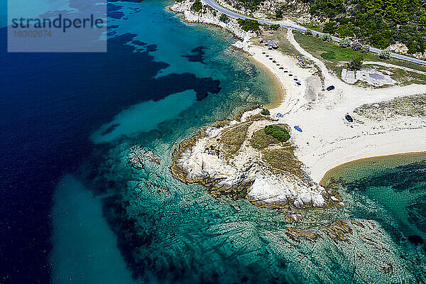 Griechenland,  Sithonia,  Luftaufnahme von Ema Beach im Sommer