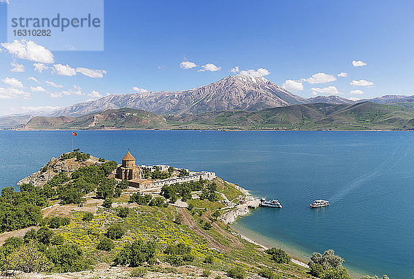 Türkei,  Insel Akdamar,  Armenische Kirche des Heiligen Kreuzes am Vansee