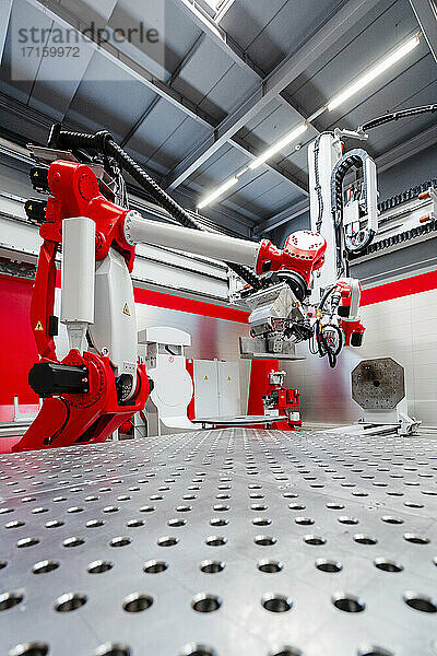 Automatische Roboteranlage zum Schweißen in der Fabrik