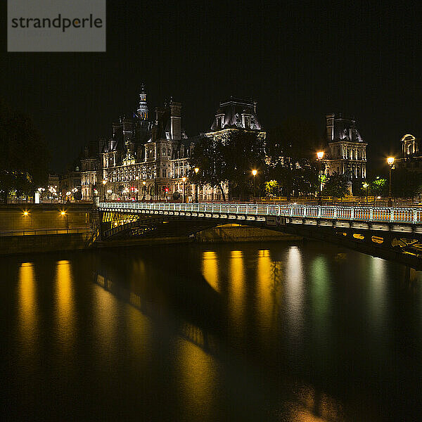 Frankreich,  Ile-de-France,  Paris,  Pont dArcole und Hotel de Ville bei Nacht