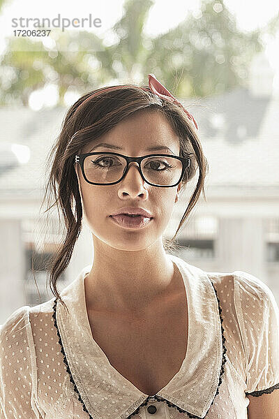 Schöne Frau mit Brille