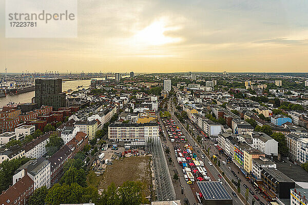 Ansicht von St. Pauli in der Abenddämmerung,  Hamburg,  Deutschland