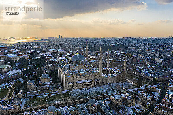 Türkei,  Istanbul,  Luftaufnahme der Suleymaniye-Moschee bei Sonnenuntergang